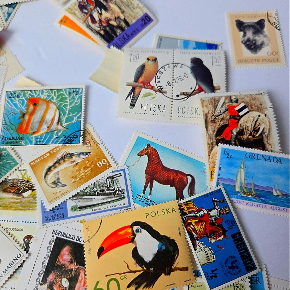 Mystery Lot 200+ VINTAGE International Postage Stamp Collection, New & Cancelled - Picture 1 of 14
